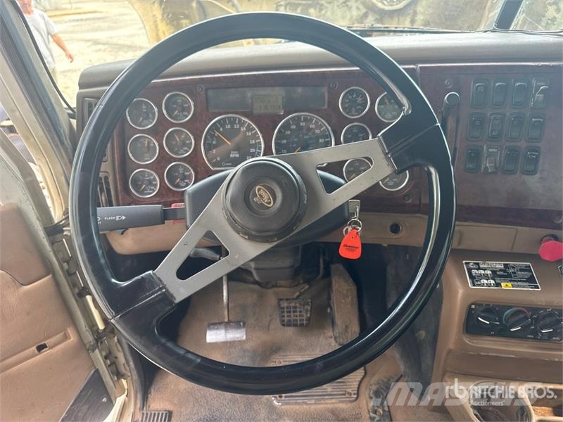 Mack CV713 Autobasculanta