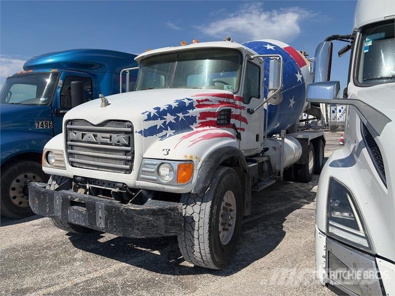 Mack CV713 Betonvedēji