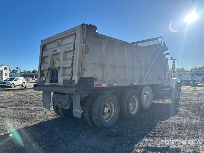 Mack CV713 Camion benne