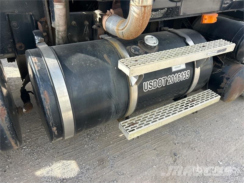 Mack CV713 Sleepwagens
