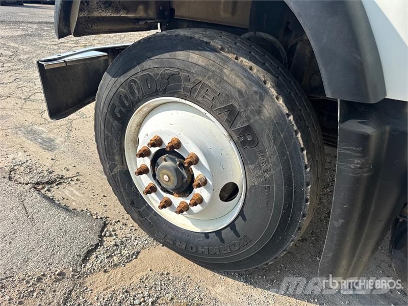 Mack CV713 Autobasculanta
