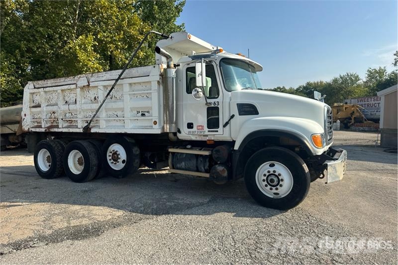 Mack CV713 Autobasculanta