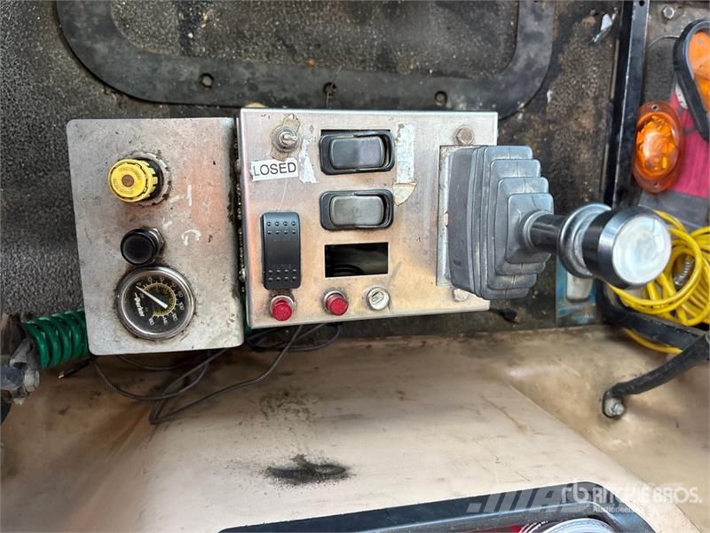 Mack CV713 Kiper tovornjaki