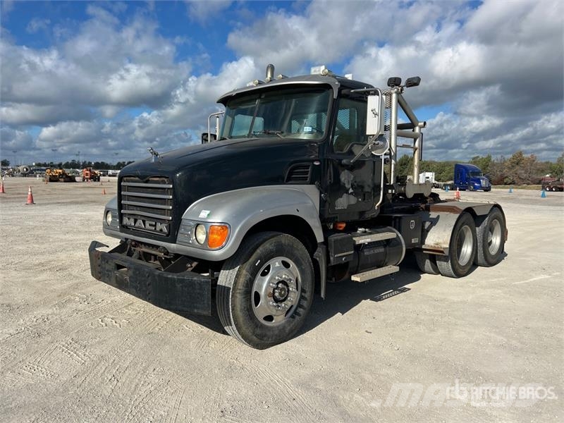 Mack CV713 Sleepwagens