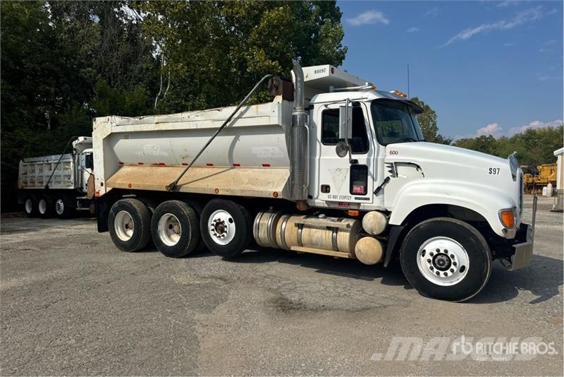 Mack CV713 Autobasculanta