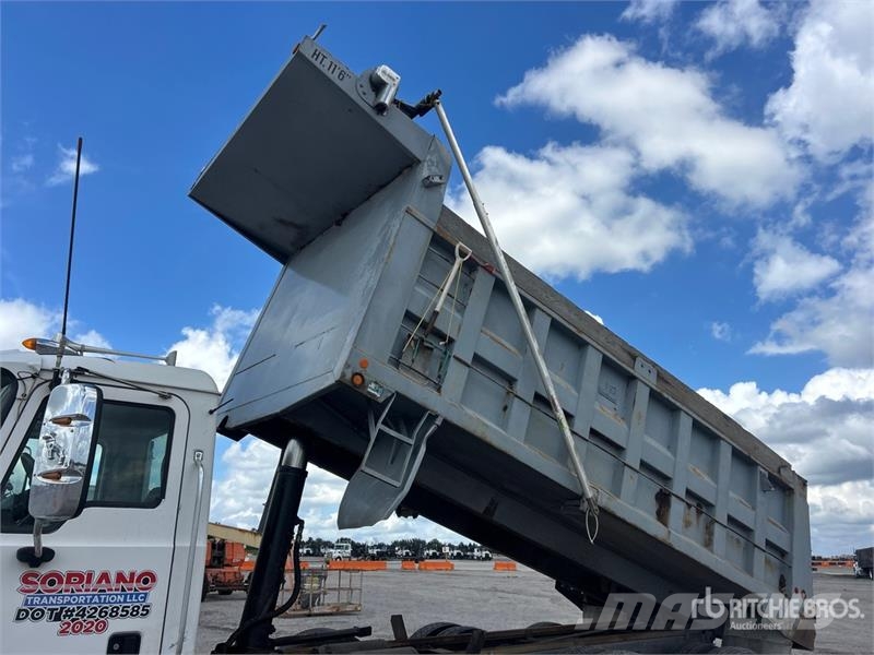 Mack CV713 Camion ribaltabili