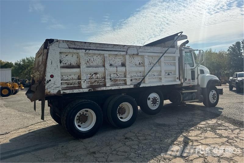 Mack CV713 Autobasculanta