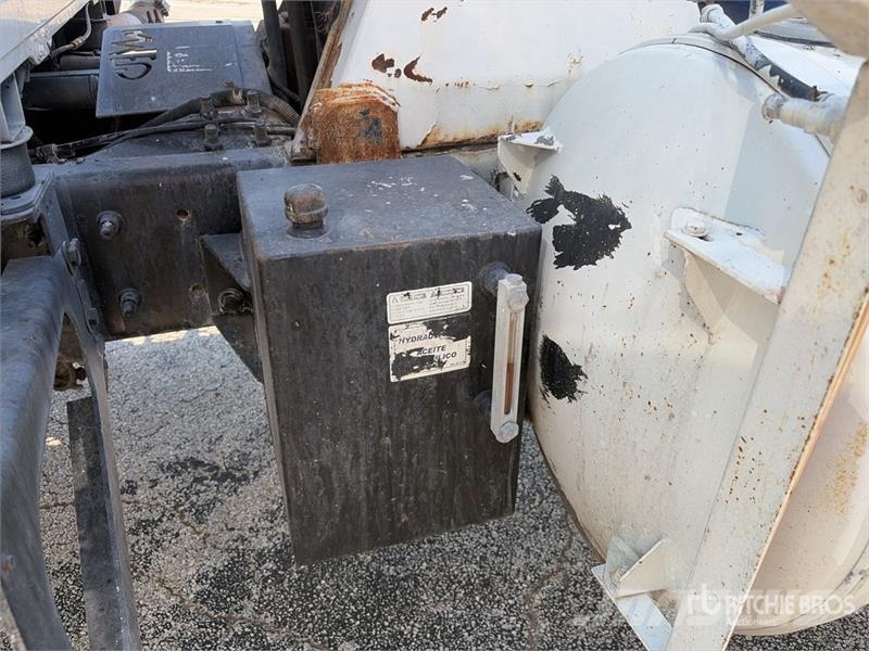 Mack CV713 Betonvedēji