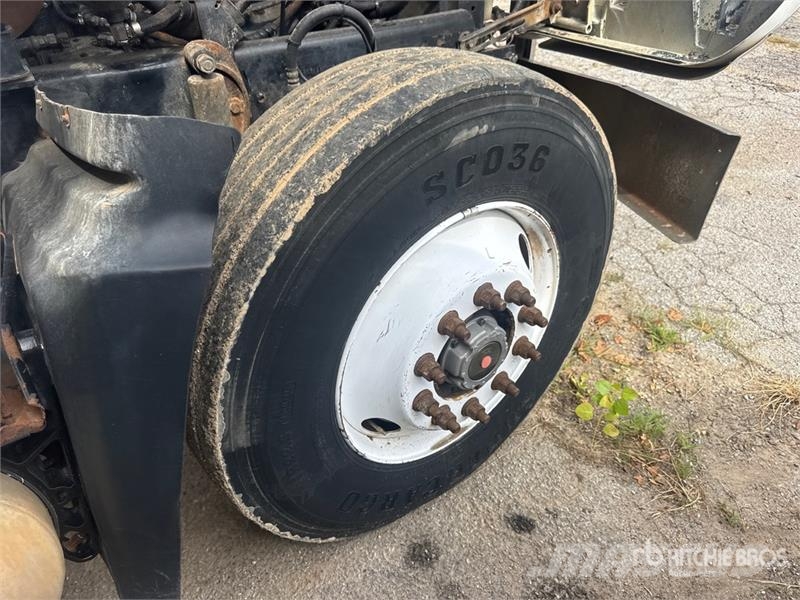 Mack CV713 Autobasculanta