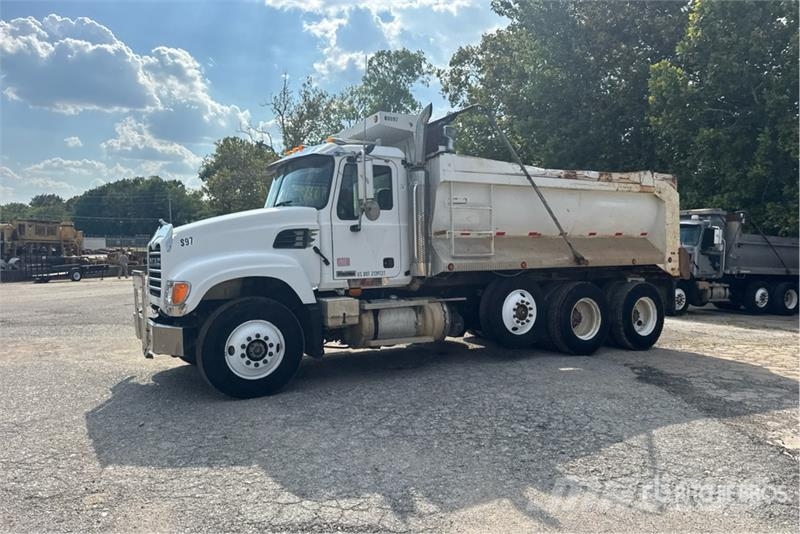Mack CV713 Autobasculanta