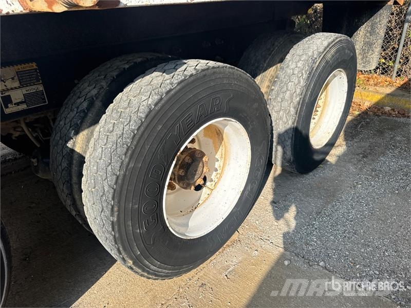 Mack CV713 Autobasculanta