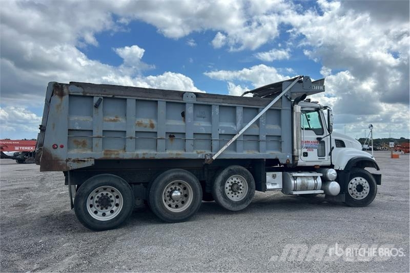 Mack CV713 Camion ribaltabili