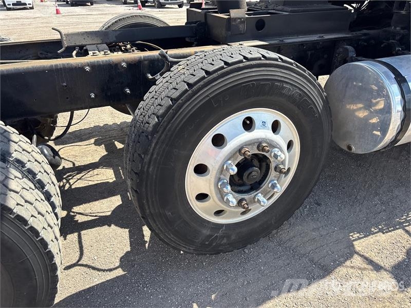 Mack CV713 Kiper tovornjaki