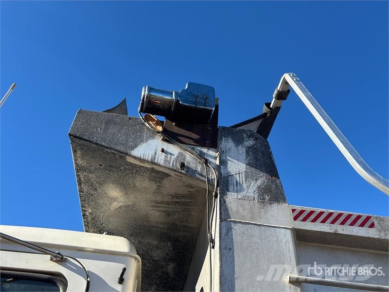 Mack CV713 Camion benne