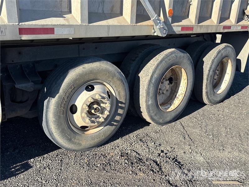 Mack CV713 Camion benne