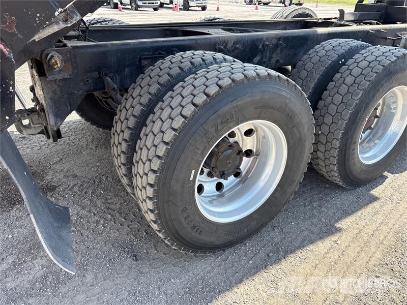 Mack CV713 Kiper tovornjaki
