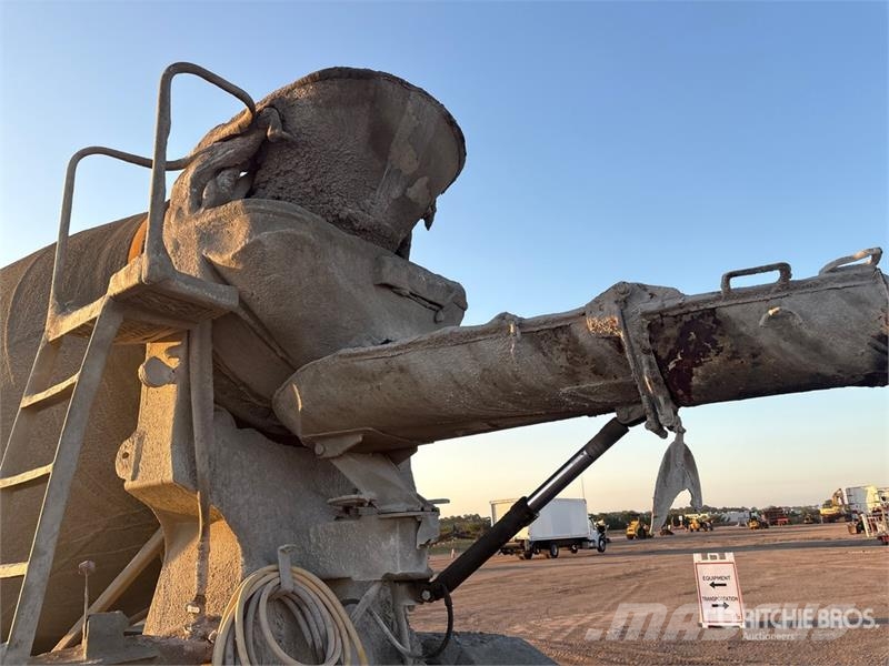 Mack CV713 Camion malaxeur