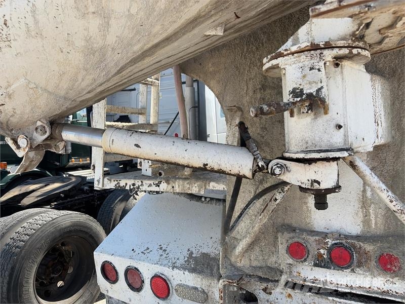 Mack CV713 Betonvedēji
