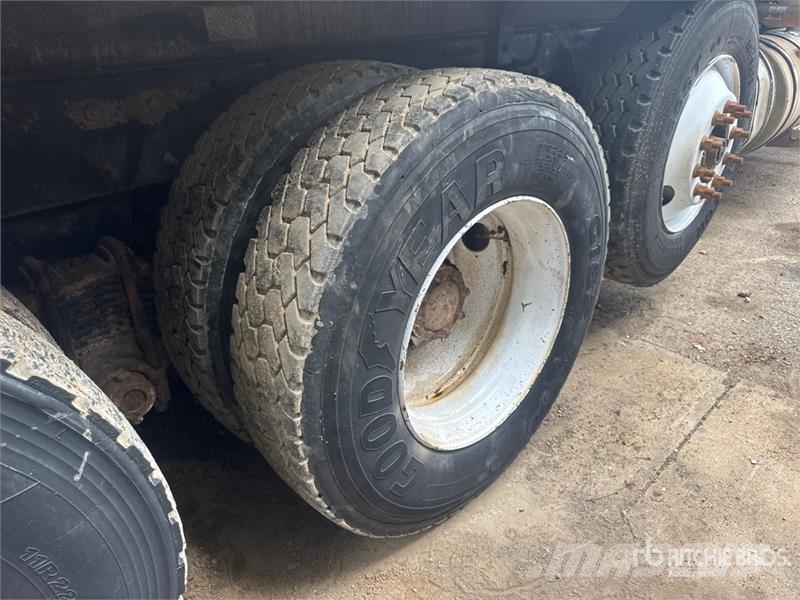 Mack CV713 Autobasculanta