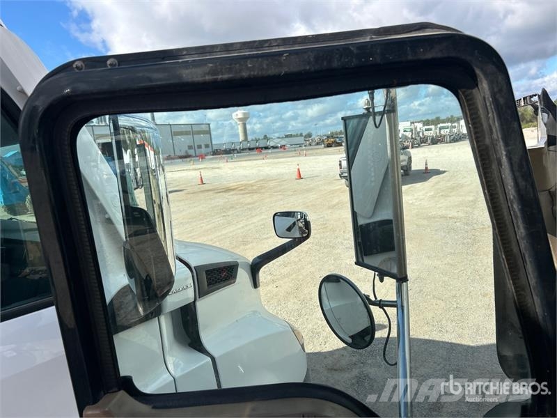 Mack CV713 Sleepwagens