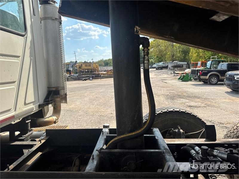 Mack CV713 Autobasculanta