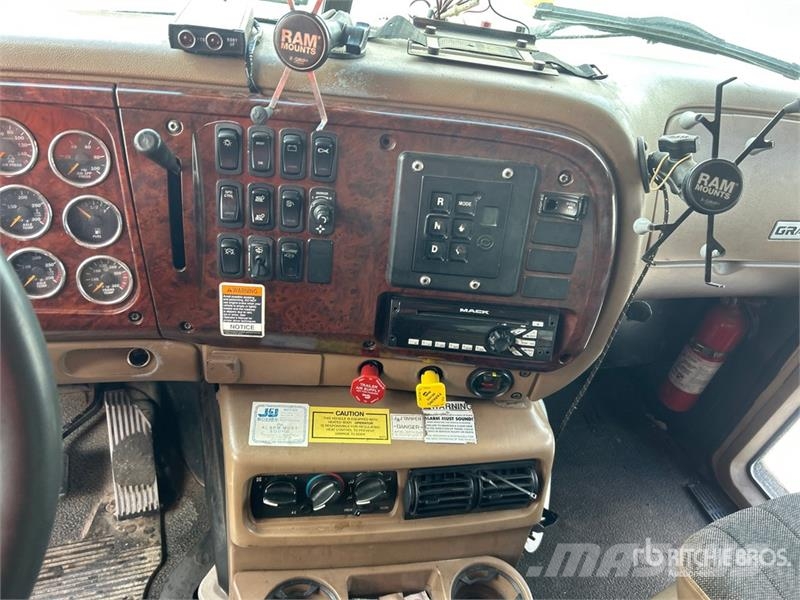 Mack CV713 Camion ribaltabili
