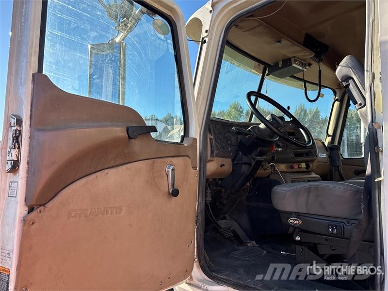 Mack CV713 Camion benne