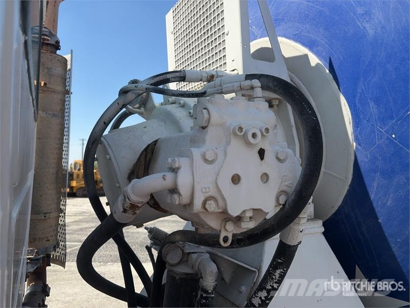 Mack CV713 Betonvedēji