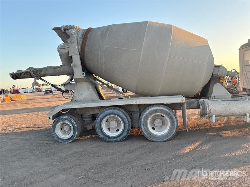 Mack CV713 Camion malaxeur