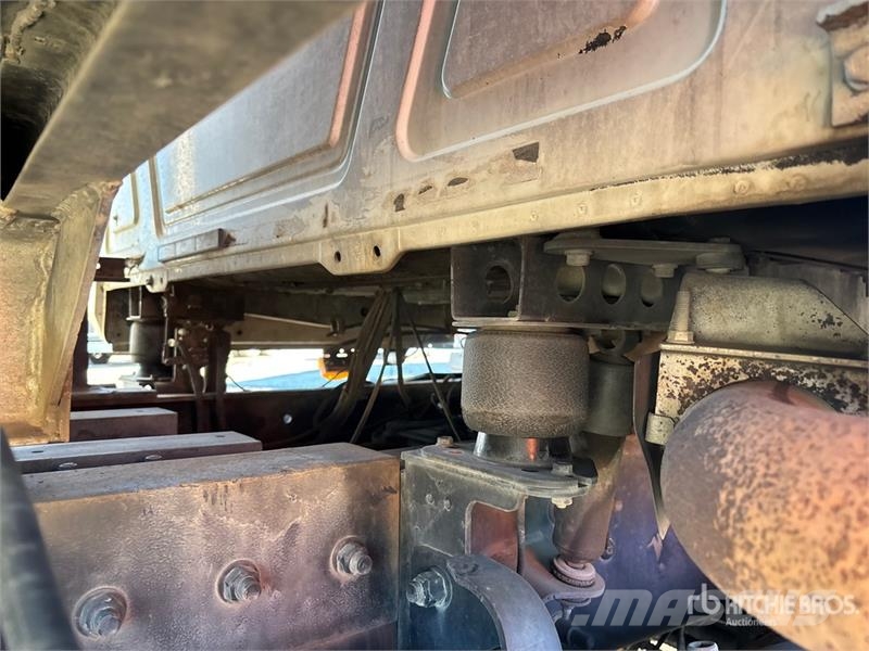 Mack CV713 Camion benne