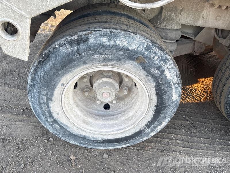 Mack CV713 Camion malaxeur