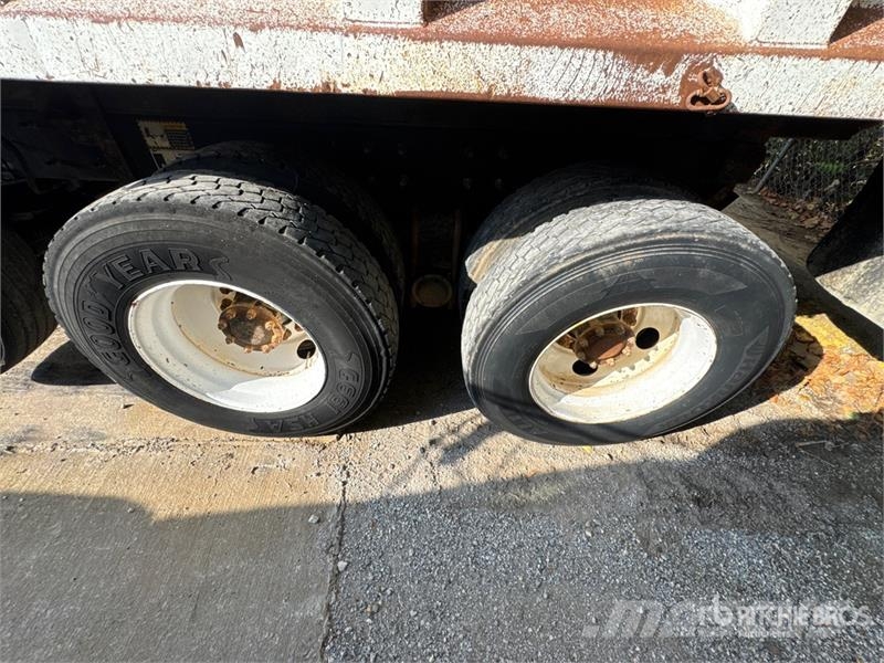 Mack CV713 Autobasculanta