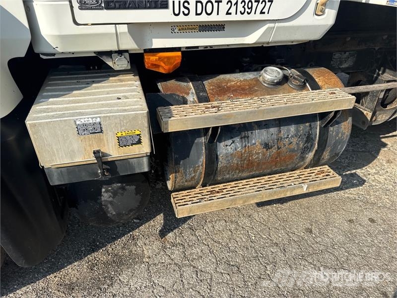 Mack CV713 Autobasculanta