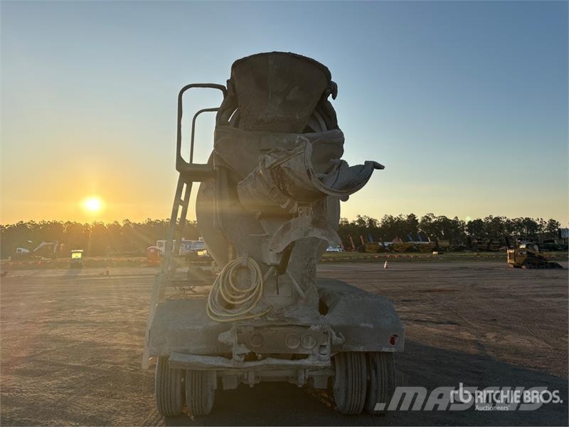 Mack CV713 Camion malaxeur
