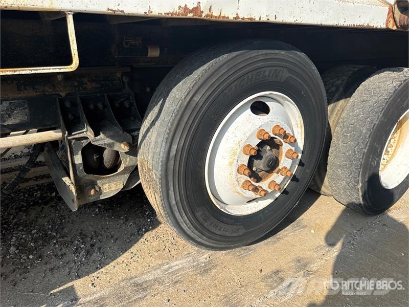 Mack CV713 Autobasculanta