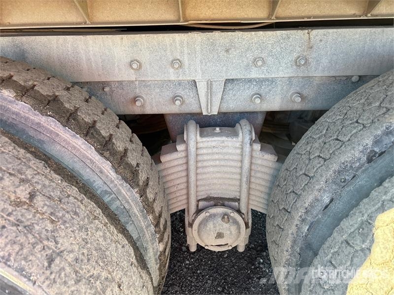 Mack CV713 Camion benne