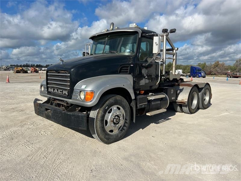 Mack CV713 Sleepwagens