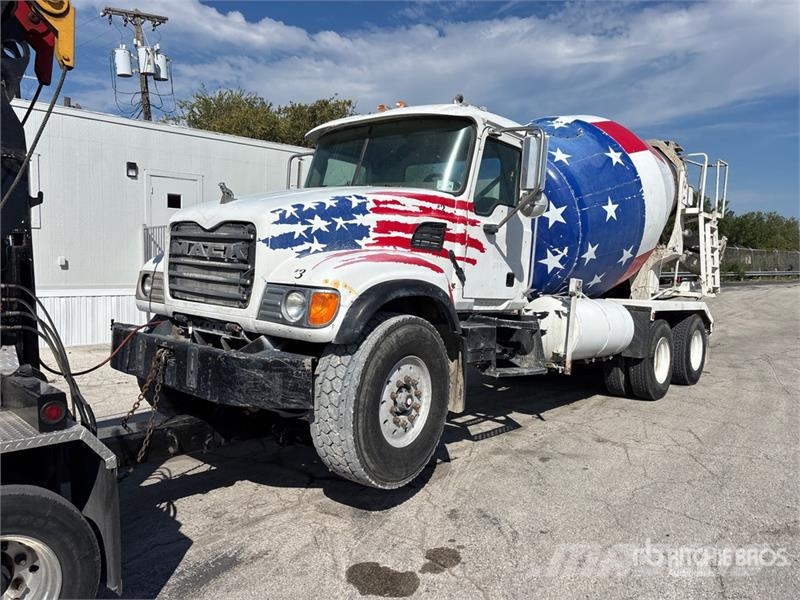 Mack CV713 Betonvedēji