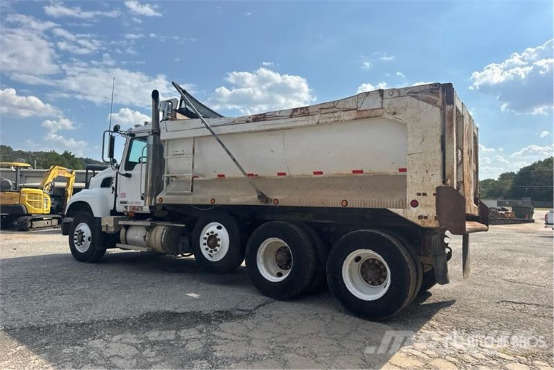 Mack CV713 Autobasculanta
