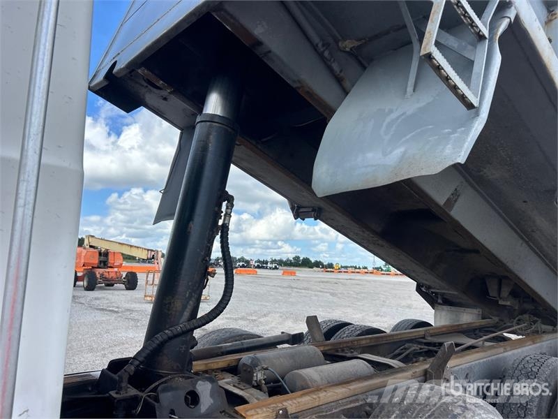 Mack CV713 Camion ribaltabili