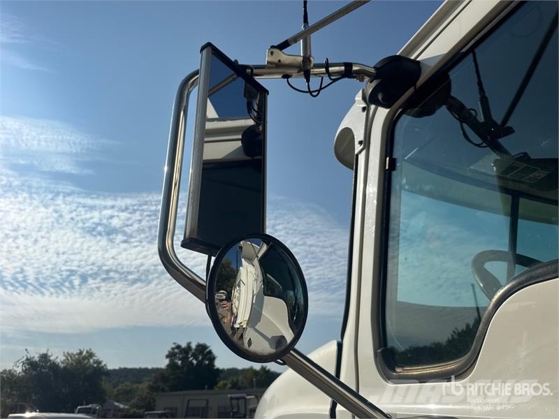 Mack CV713 Autobasculanta