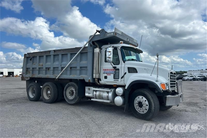 Mack CV713 Camion ribaltabili