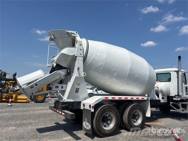 Mack CV713 Camiones de concreto