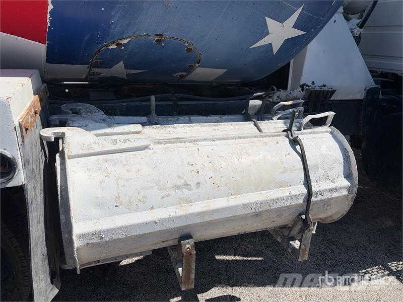 Mack CV713 Betonvedēji