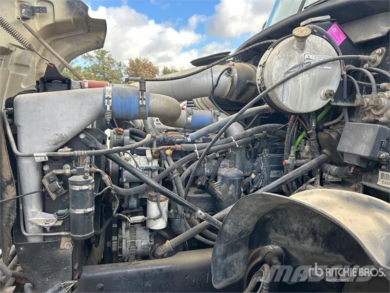 Mack CV713 Sleepwagens