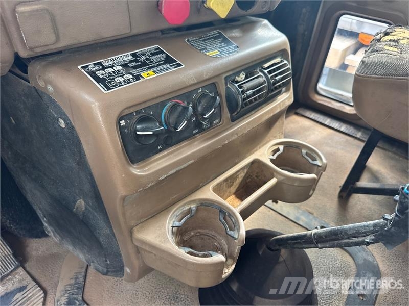 Mack CV713 Autobasculanta