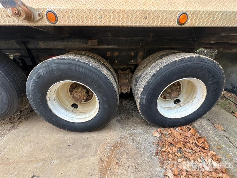 Mack CV713 Autobasculanta