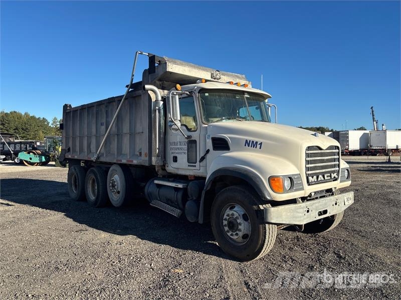 Mack CV713 Camion benne