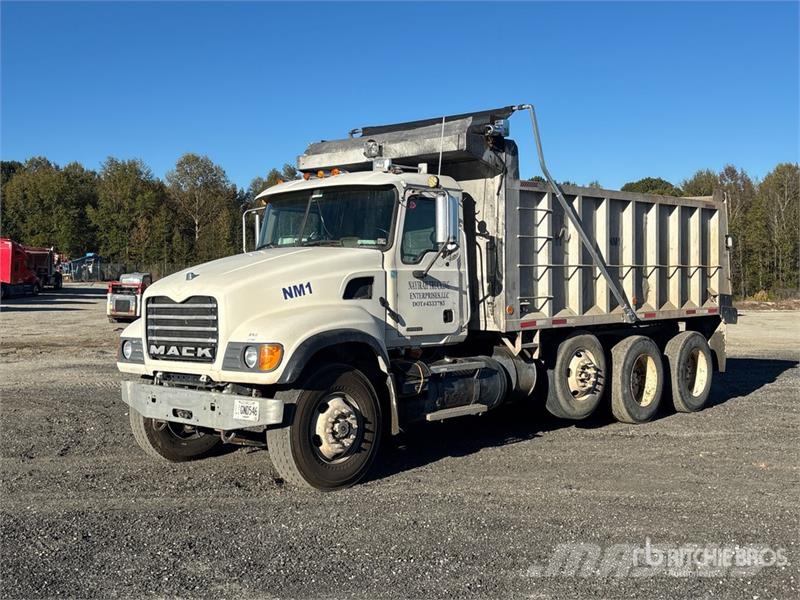 Mack CV713 Camion benne