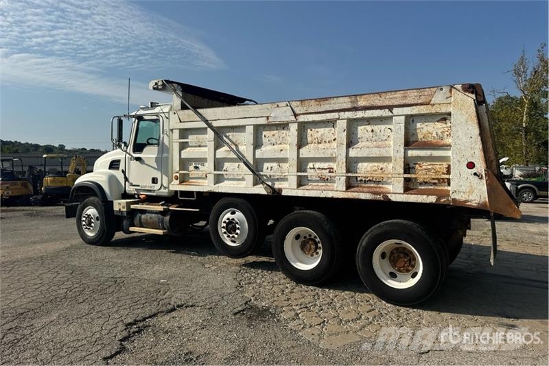 Mack CV713 Autobasculanta